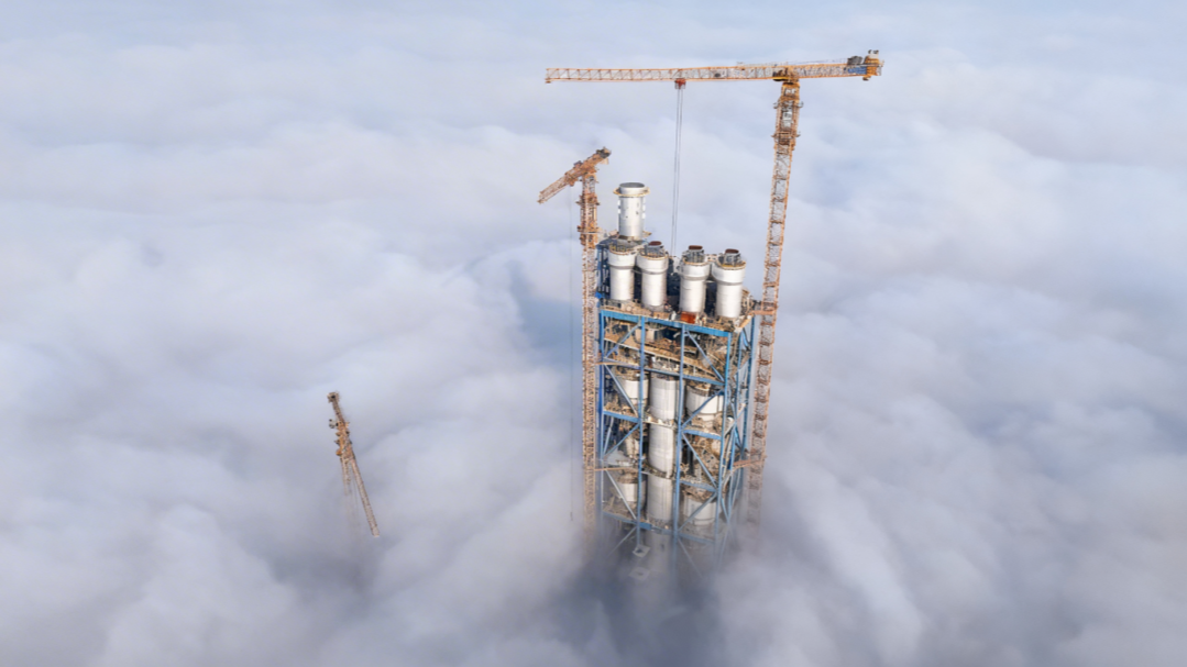 Yerden 200 Metre Yüksekte, Rüzgâr ve Kuma Karşı: XCMG Stabiliteyi Nasıl Sağlıyor?